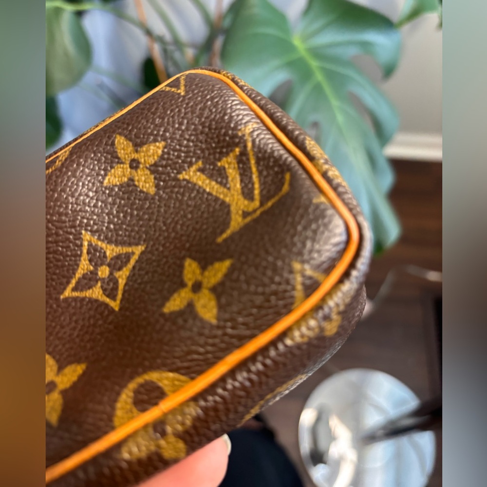 Louis Vuitton Monogram Brown Wristlet punch - Picture 6 of 10